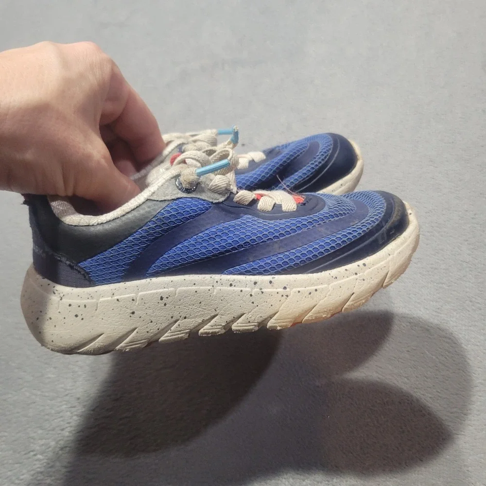 Rugged Shark Sneakers Kids‎ Size 9 Blue Red Athletic Running Speckled Sole Shoes